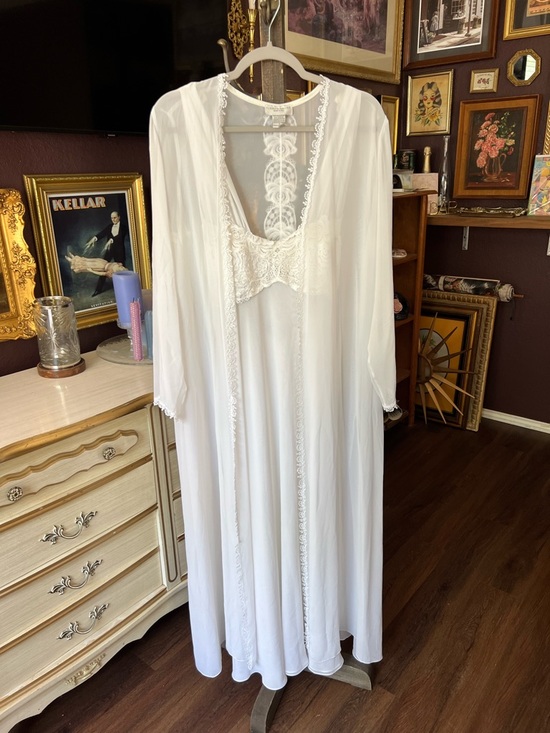 Flora Nikrooz Other - Vintage Flora Nikrooz Robe and Nightgown Set Size Medium
